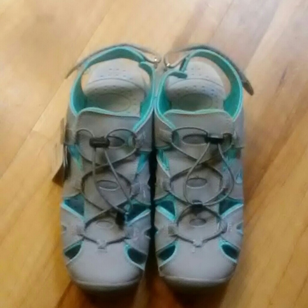 NWT Eddie Bauer Genuine Leather "Mary" Shoes